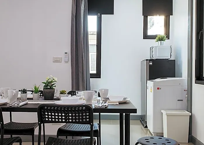 P4 Silom Large 2beds Full Kitchen Wifi 4-6pax