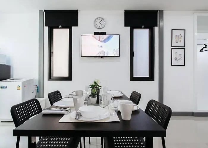 P4 Silom Large 2beds Full Kitchen Wifi 4-6pax Bangkok