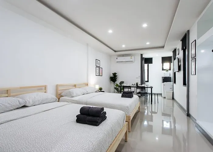 P4 Silom Large 2beds Full Kitchen Wifi 4-6pax Apartment *